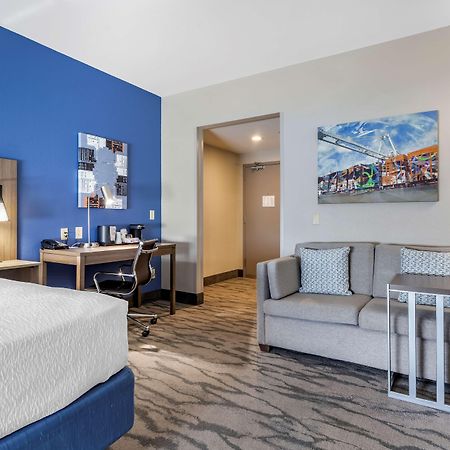 בנטונוויל Best Western Plus Castlerock Inn & Suites מראה חיצוני תמונה