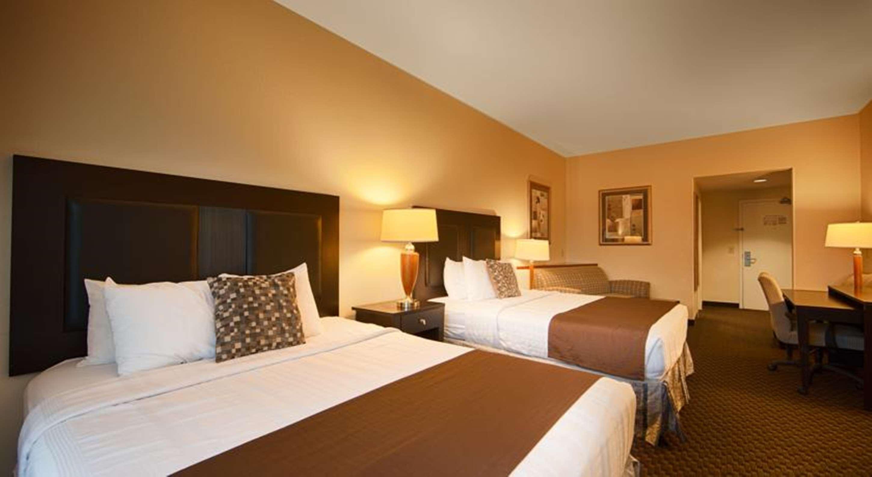 בנטונוויל Best Western Plus Castlerock Inn & Suites מראה חיצוני תמונה