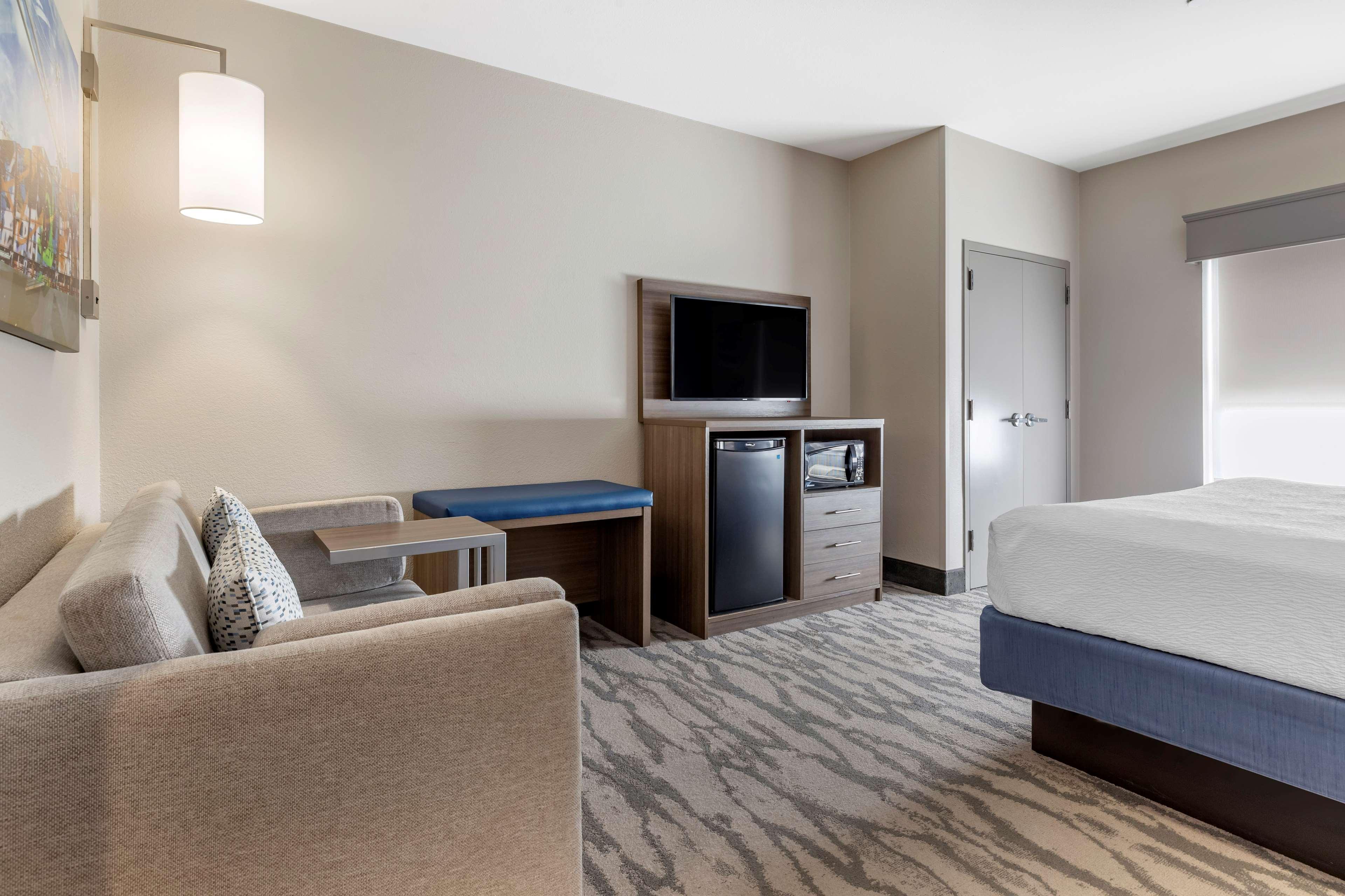 בנטונוויל Best Western Plus Castlerock Inn & Suites מראה חיצוני תמונה