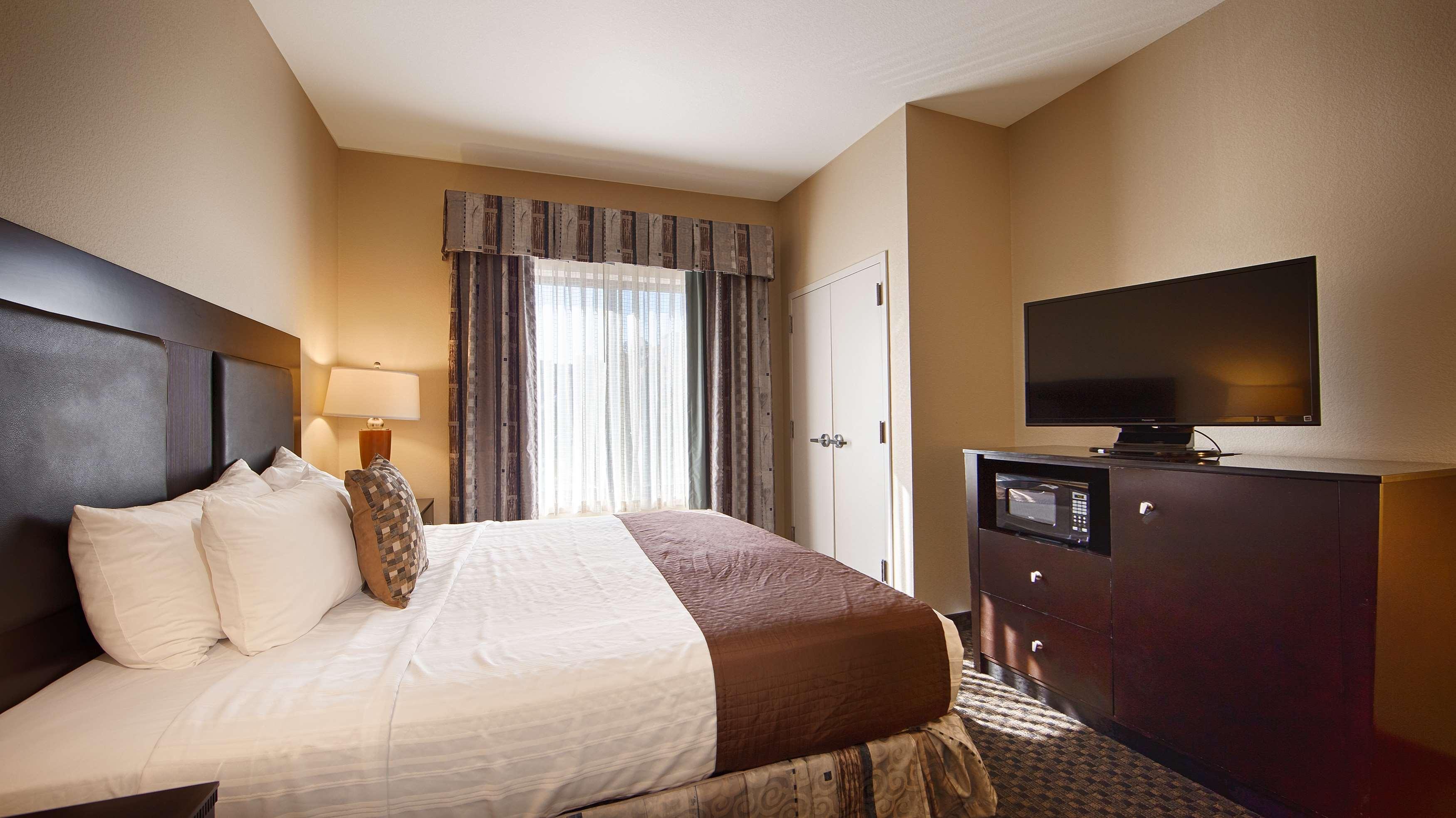 בנטונוויל Best Western Plus Castlerock Inn & Suites מראה חיצוני תמונה