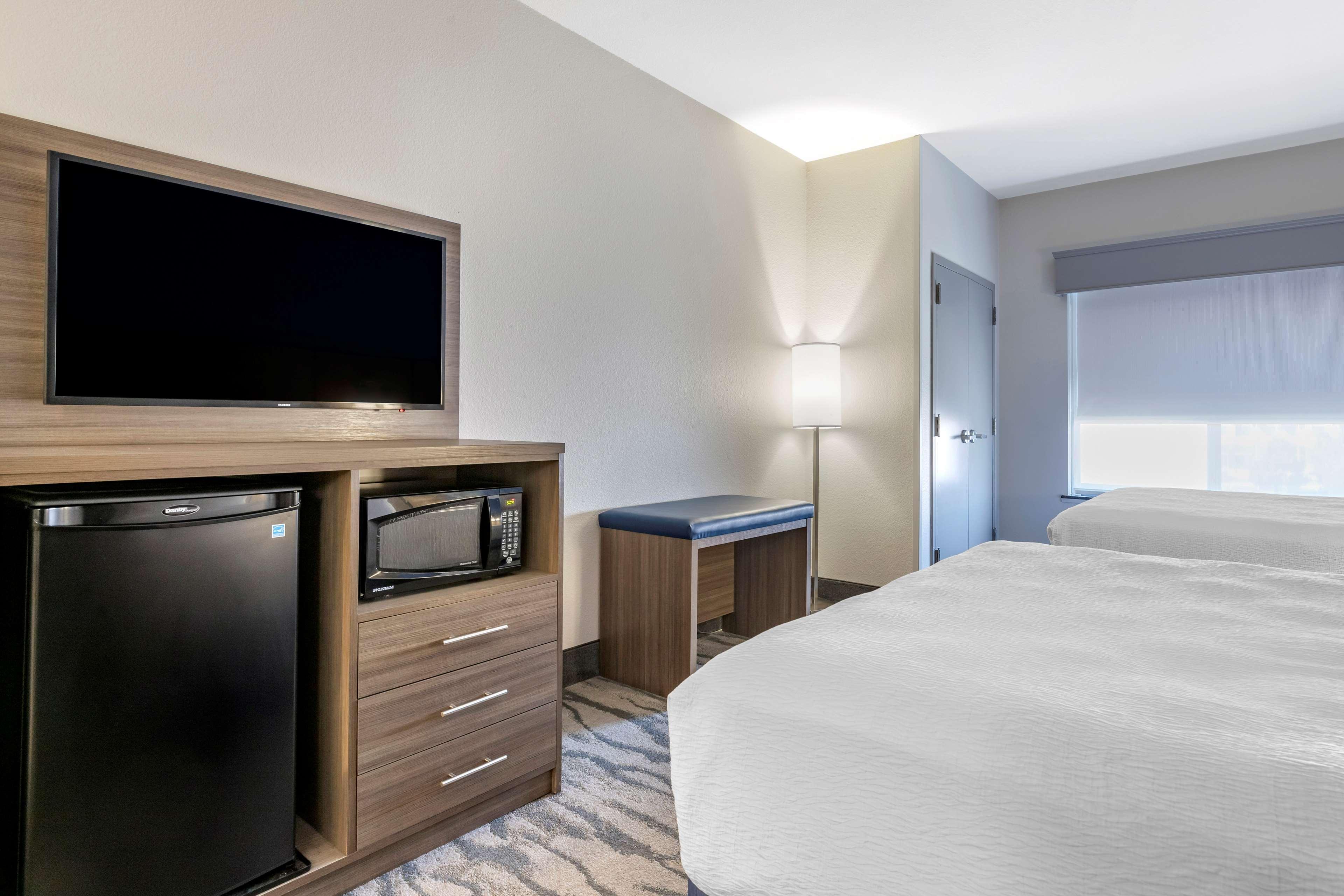 בנטונוויל Best Western Plus Castlerock Inn & Suites מראה חיצוני תמונה