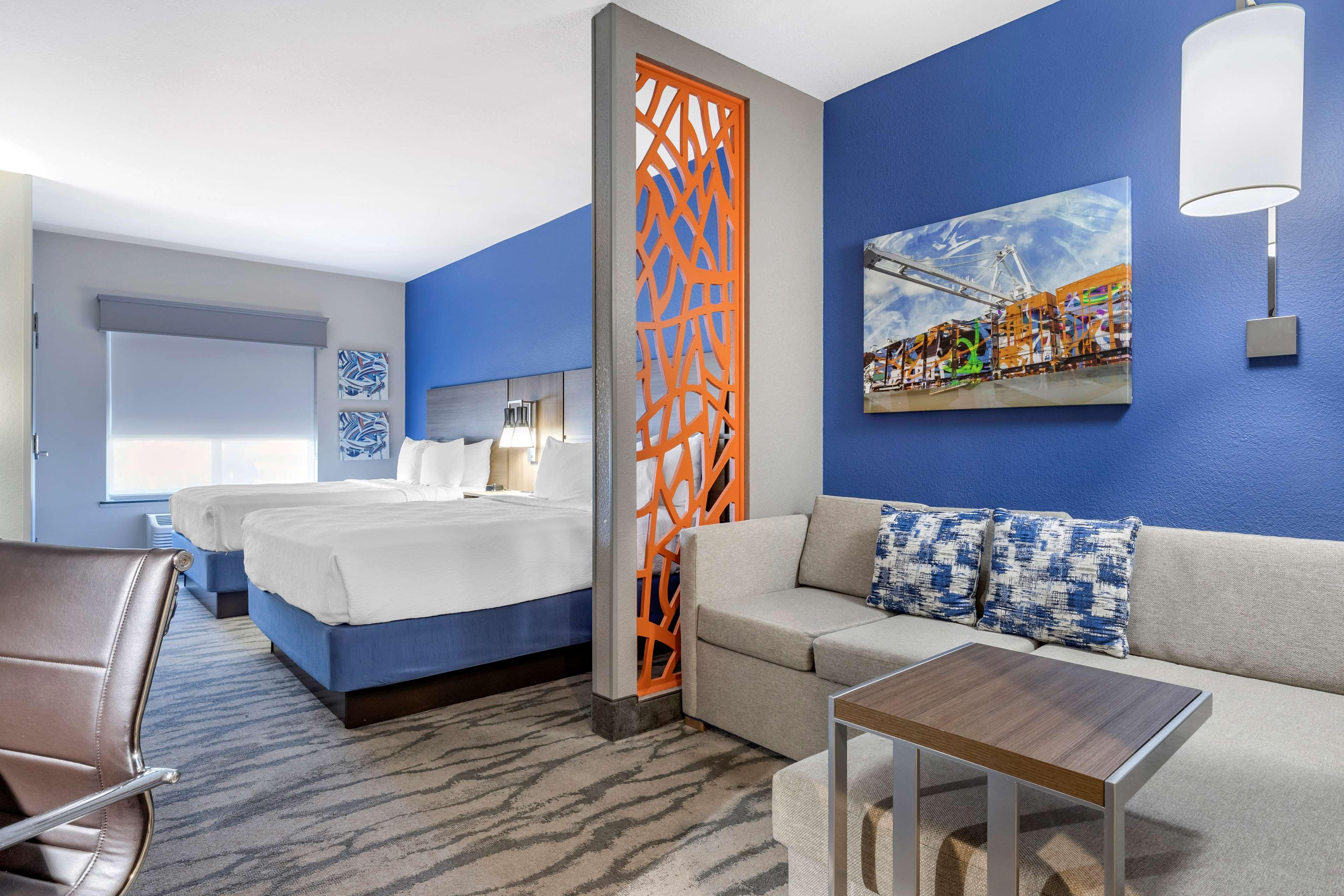 בנטונוויל Best Western Plus Castlerock Inn & Suites מראה חיצוני תמונה