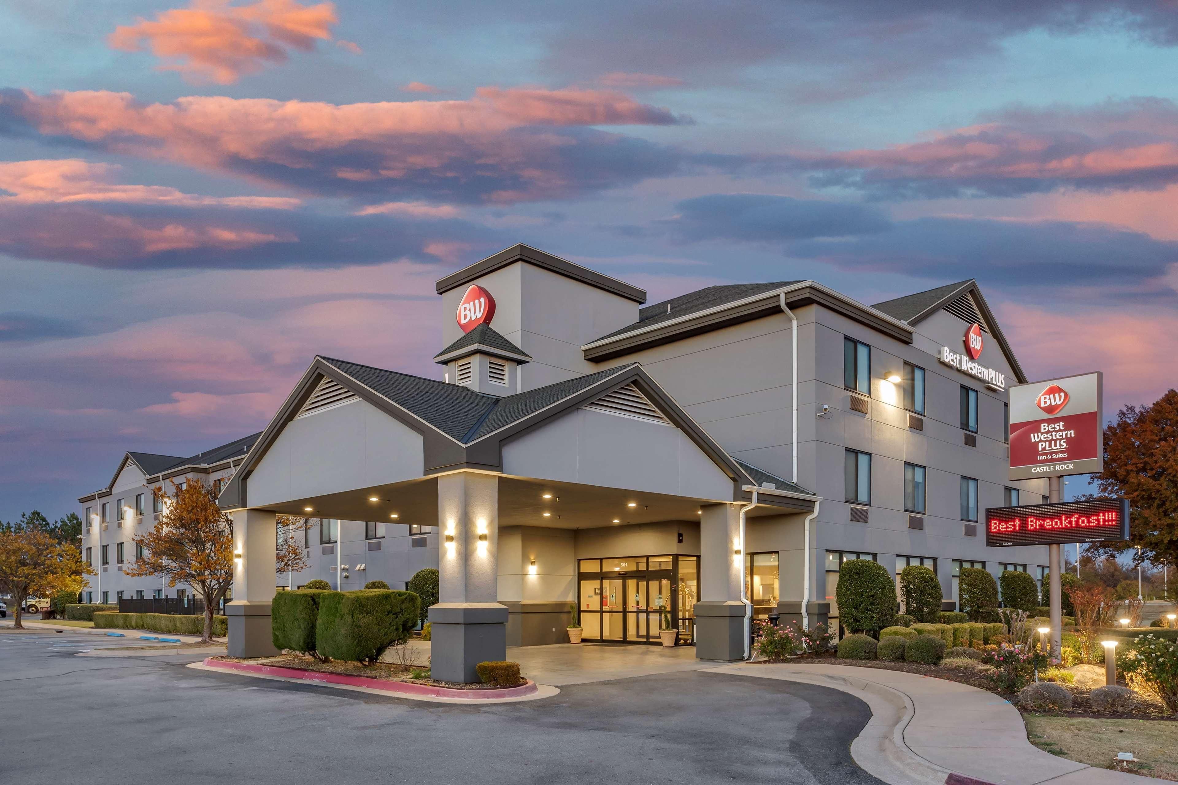 בנטונוויל Best Western Plus Castlerock Inn & Suites מראה חיצוני תמונה