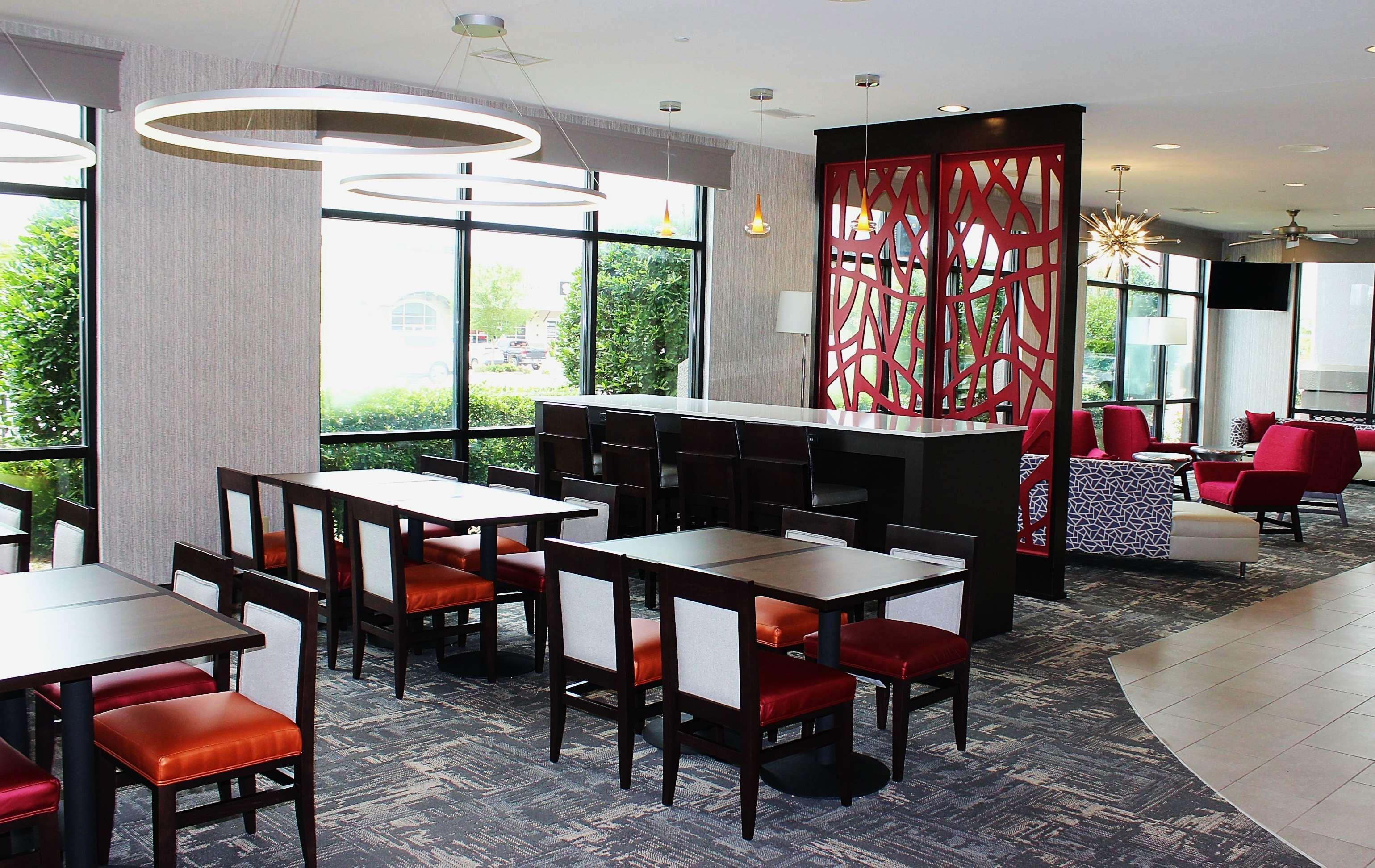 בנטונוויל Best Western Plus Castlerock Inn & Suites מראה חיצוני תמונה