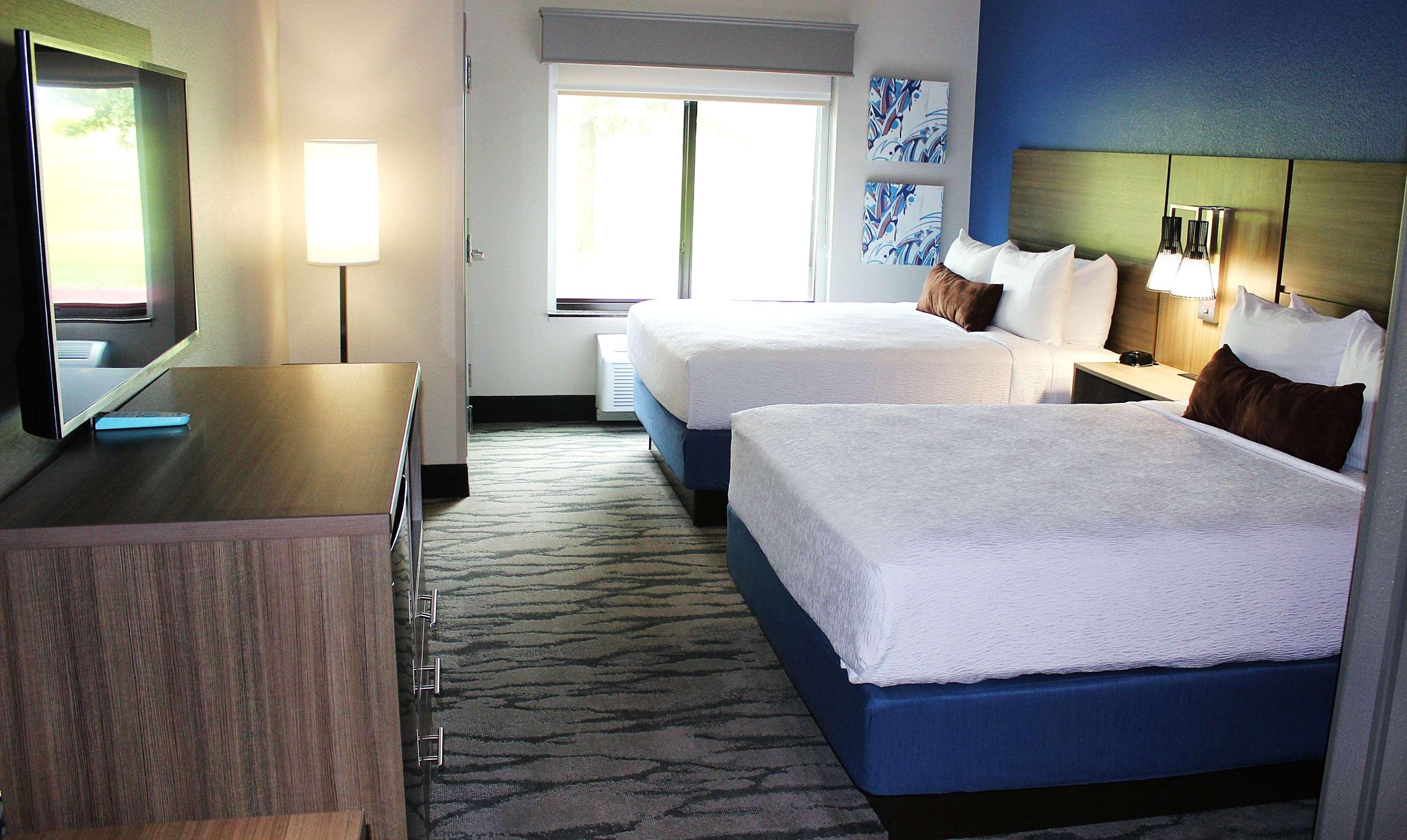 בנטונוויל Best Western Plus Castlerock Inn & Suites מראה חיצוני תמונה