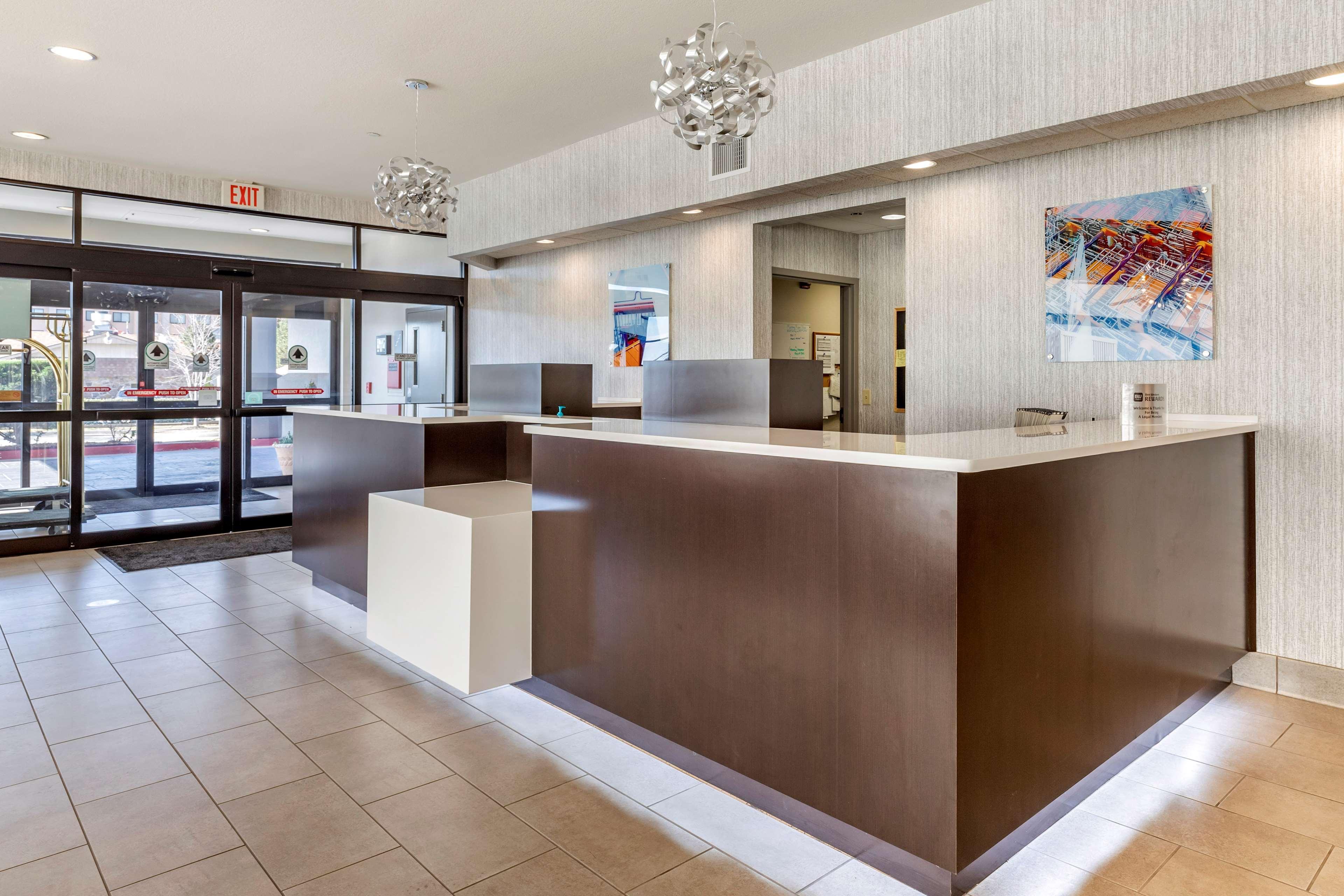 בנטונוויל Best Western Plus Castlerock Inn & Suites מראה חיצוני תמונה